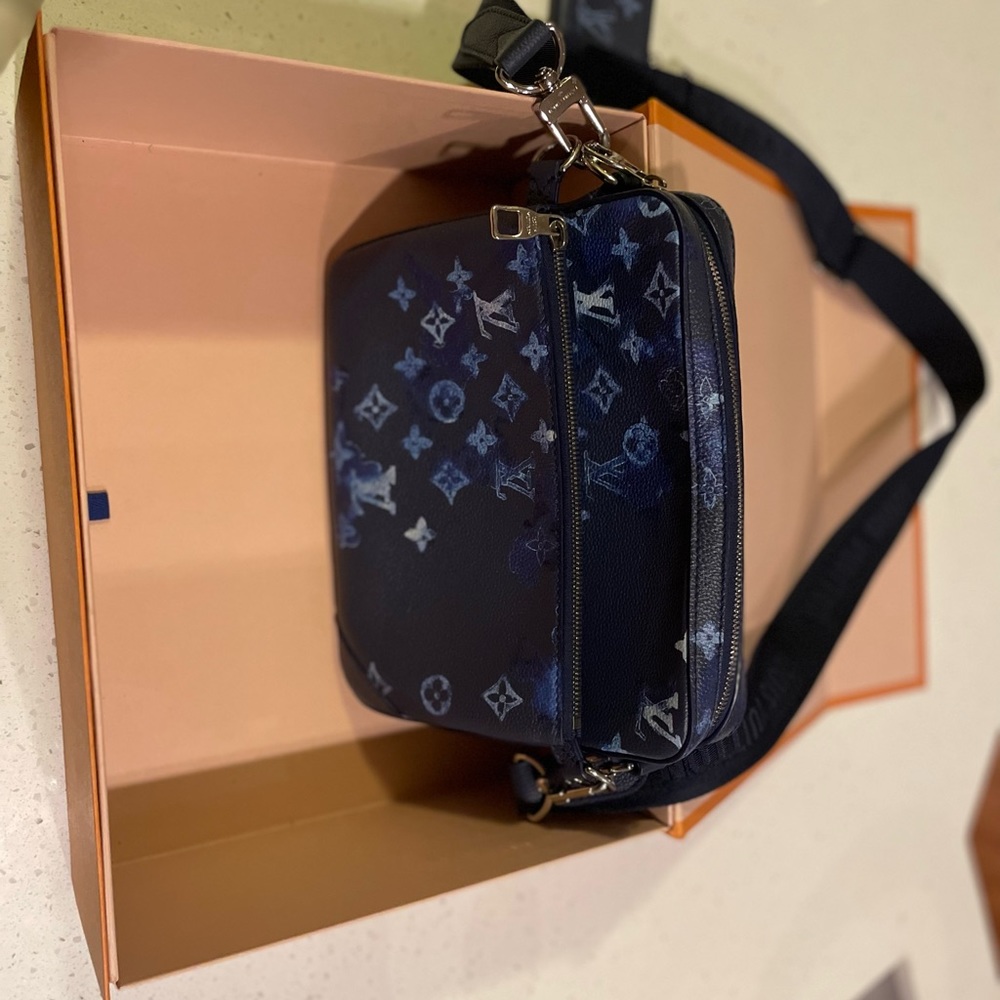 LOUIS VUITTON TRIO MESSENGER BAG - Picture 3 of 13